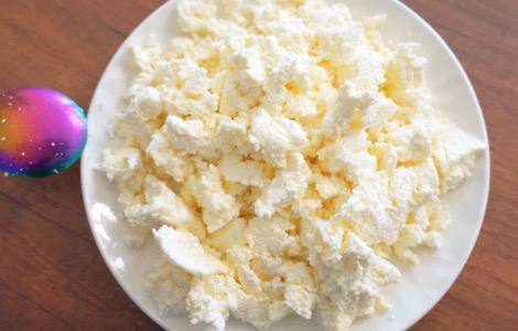 Najzdrowszy twaróg: słodki czy słony